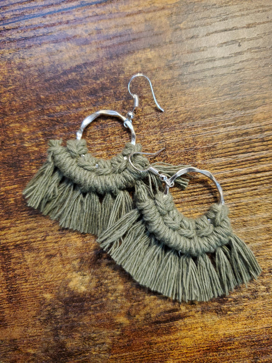 Moss Small Flare Round Macrame Earrings