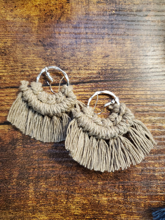 Sand Small Flare Round Macrame Earrings